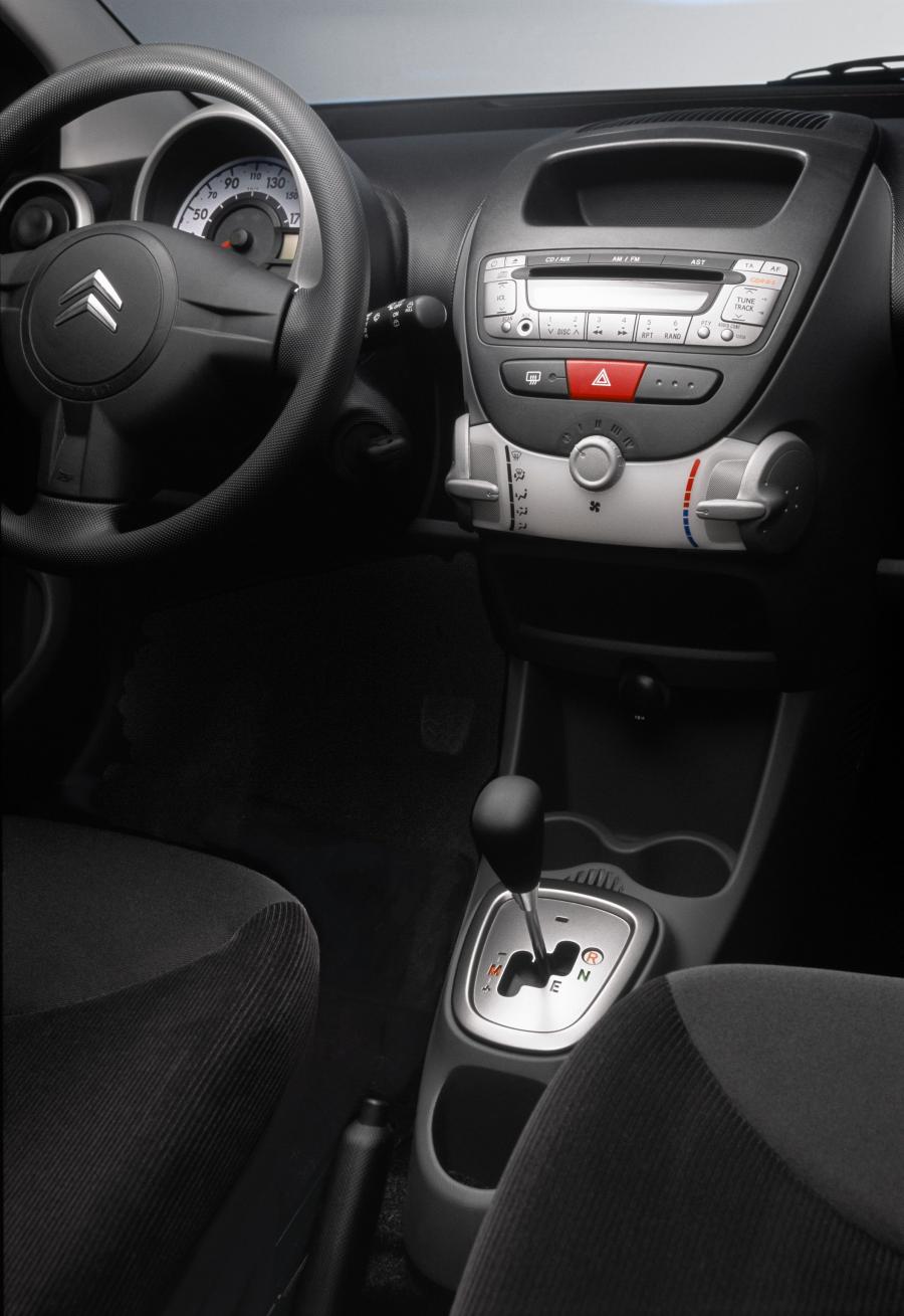  Citroen C1 3-Door 2012 года  (фото 40 из 80)